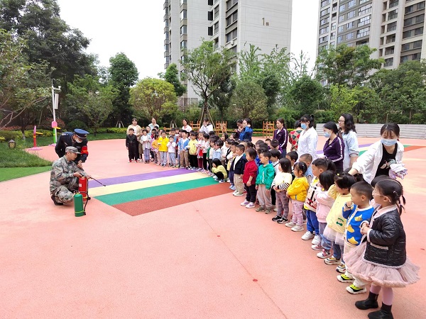 云南保全聯合官渡區翡翠幼兒園  開展校園地震自救、反恐、防暴、消防逃生技能培訓及演練